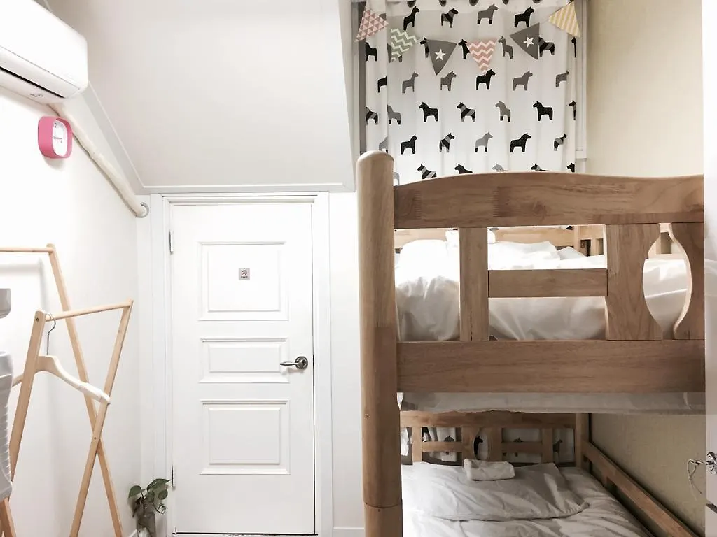 Hongdae Nanu Guesthouse Kpop Seoul 2*,
